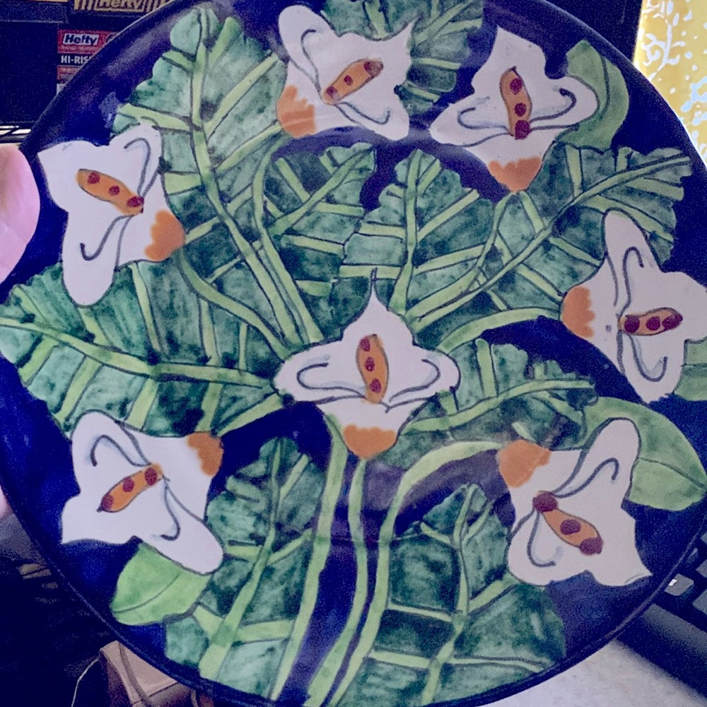 Talavera Calla Lily Serving Plate with green leaf and cobalt blue sky